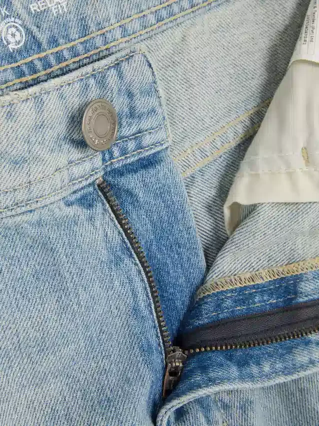 High-waisted relaxed jeans