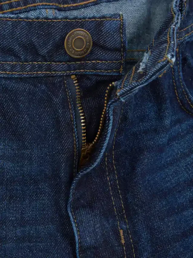 High-waisted relaxed jeans