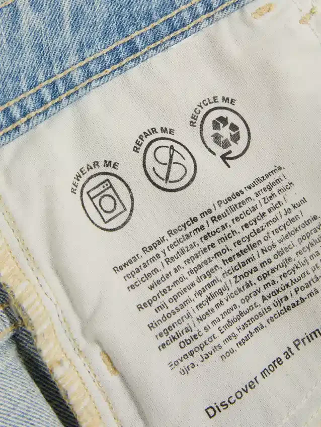 High-waisted relaxed jeans