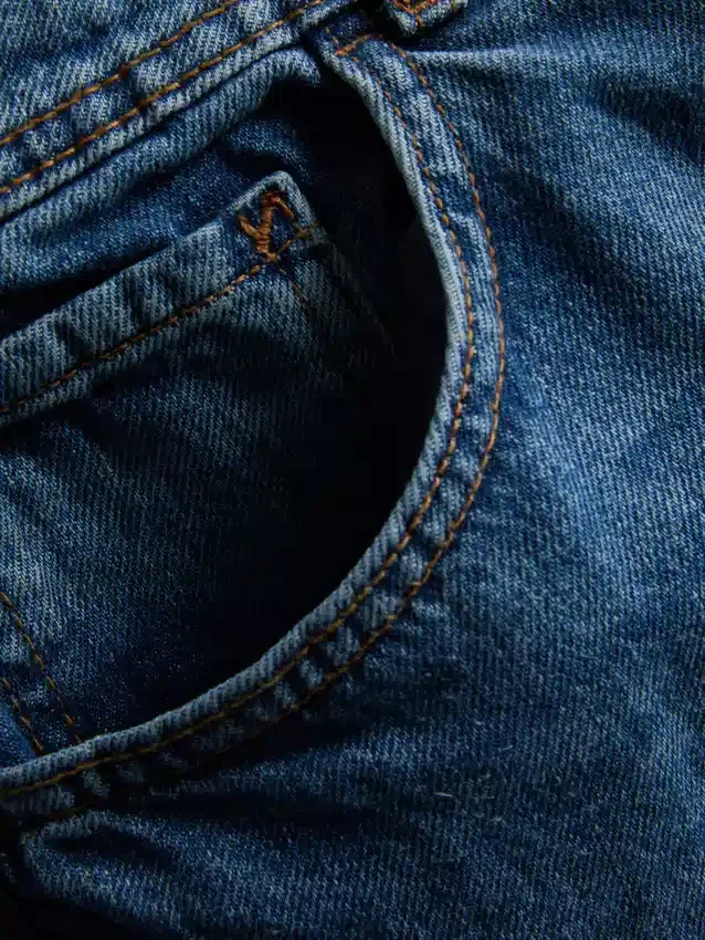High-waisted relaxed jeans