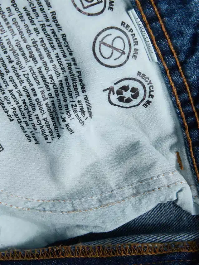 High-waisted relaxed jeans