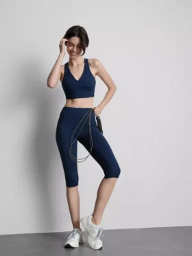 High-waisted smooth support active capri leggings