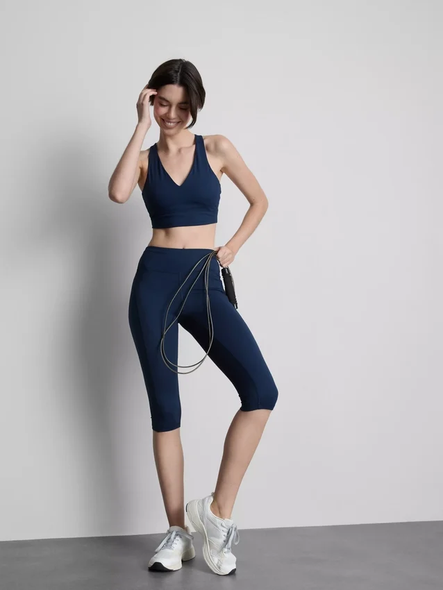 High-waisted smooth support active capri leggings
