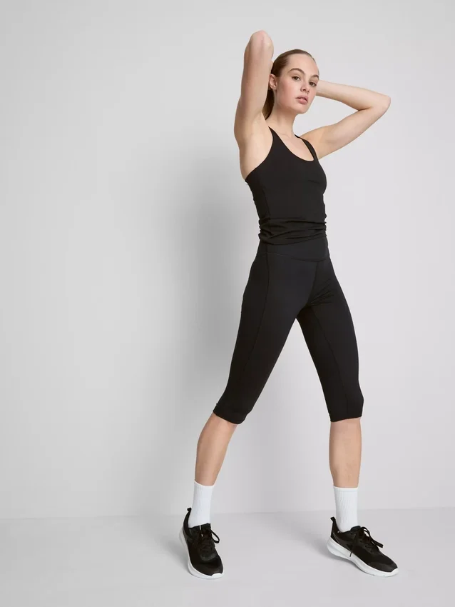 High-waisted smooth support active capri leggings
