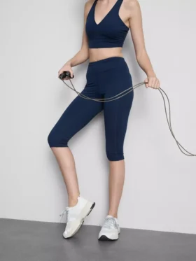 High-waisted smooth support active capri leggings