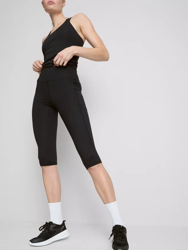 High-waisted smooth support active capri leggings