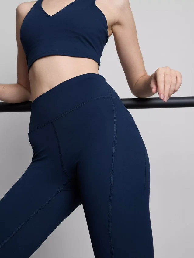 High-waisted smooth support active capri leggings