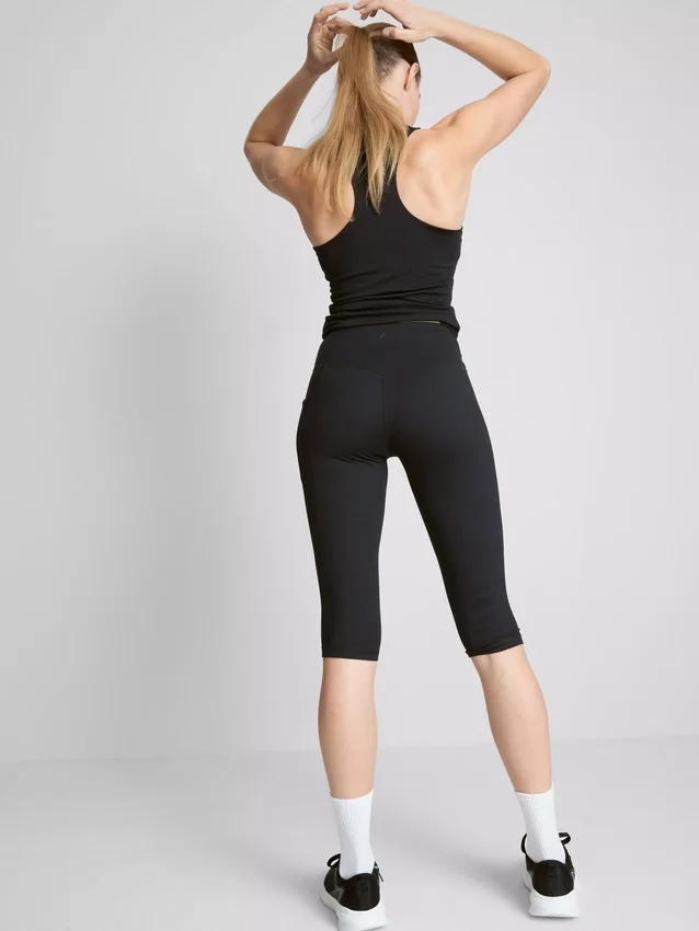 High-waisted smooth support active capri leggings