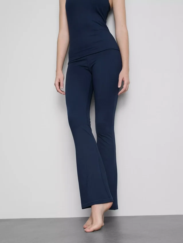 High-waisted smooth support flared active leggings
