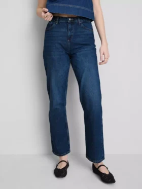 High-waisted straight-leg jeans