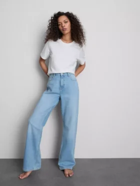 High-waisted straight-leg jeans