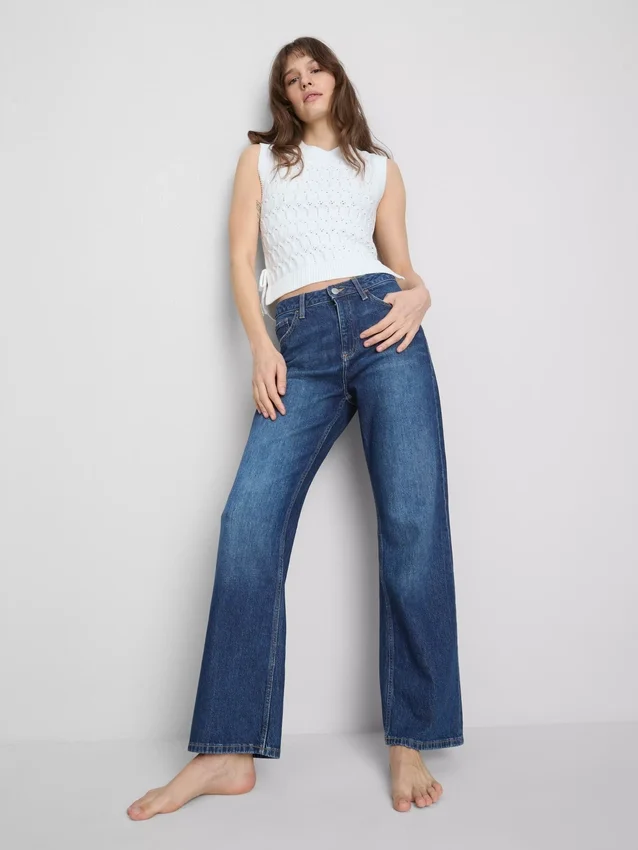 High-waisted straight-leg jeans