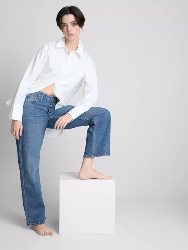 High-waisted straight-leg jeans