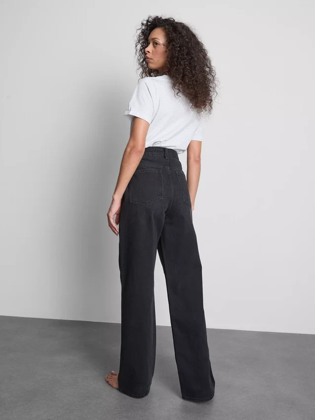 High-waisted straight-leg jeans