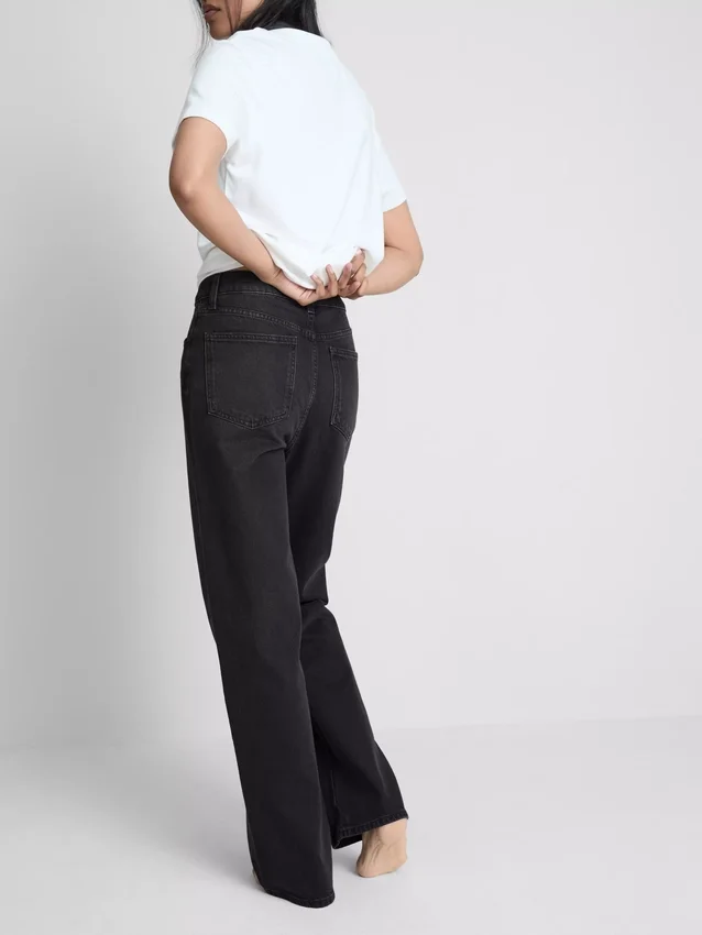 High-waisted straight-leg jeans