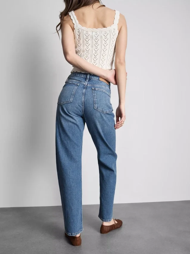 High-waisted straight-leg jeans