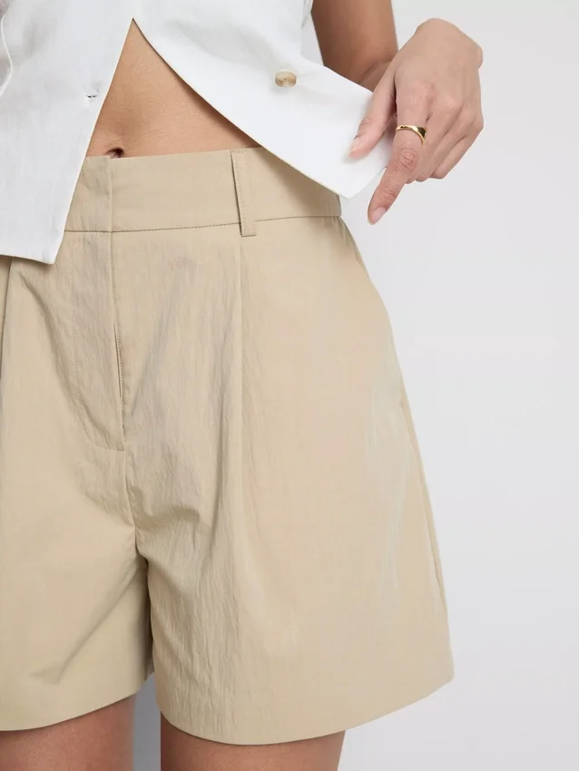 High waisted textured cruise shorts