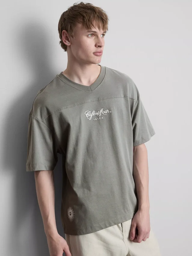 Ibiza v-neck t-shirt