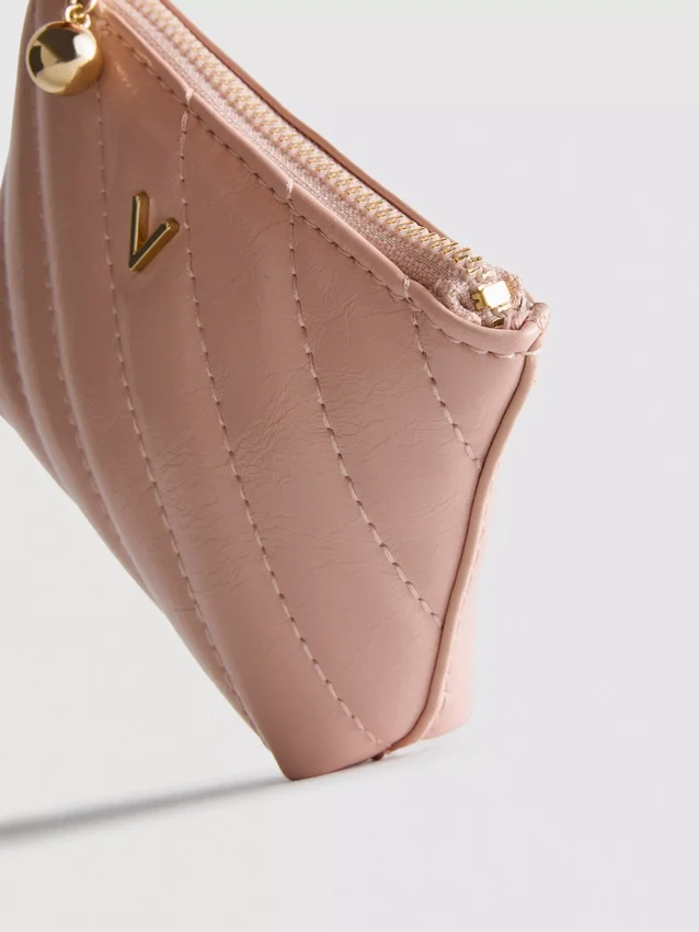 Initial coin purse