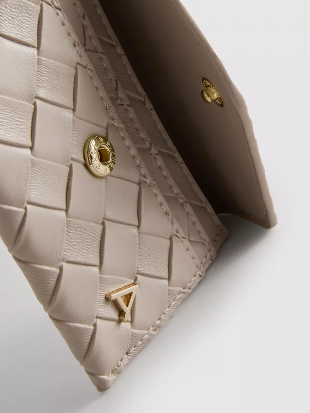 Initial woven-effect wallet