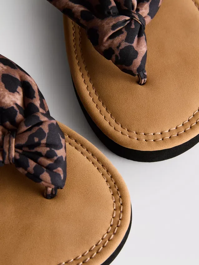 Knot-detail thong sandals