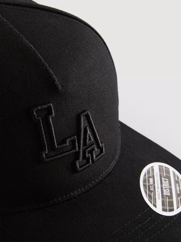 La baseball cap