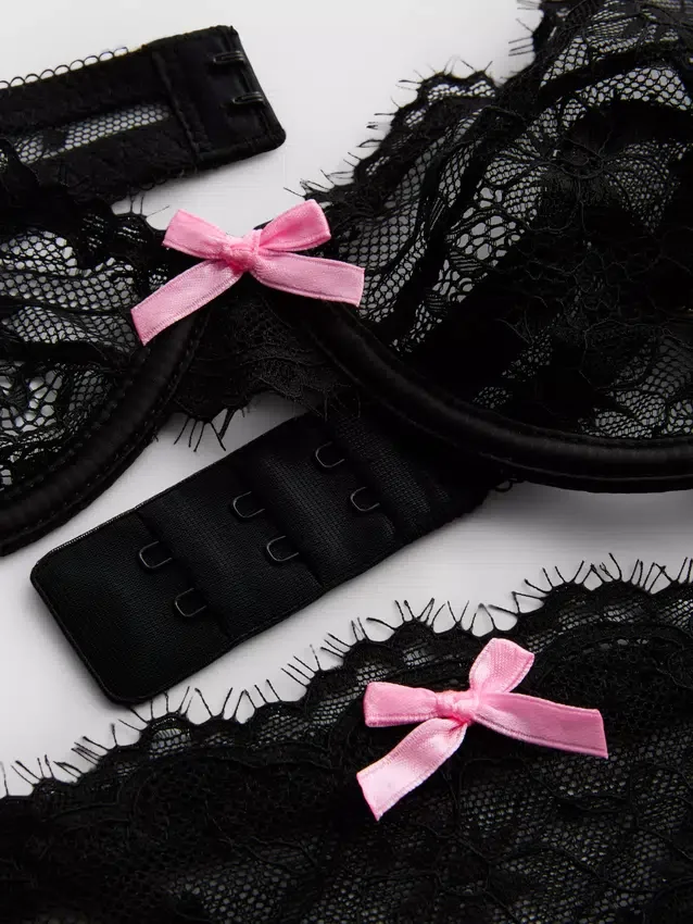 Lace underwired lingerie set