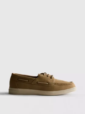 Lace-up boat shoes