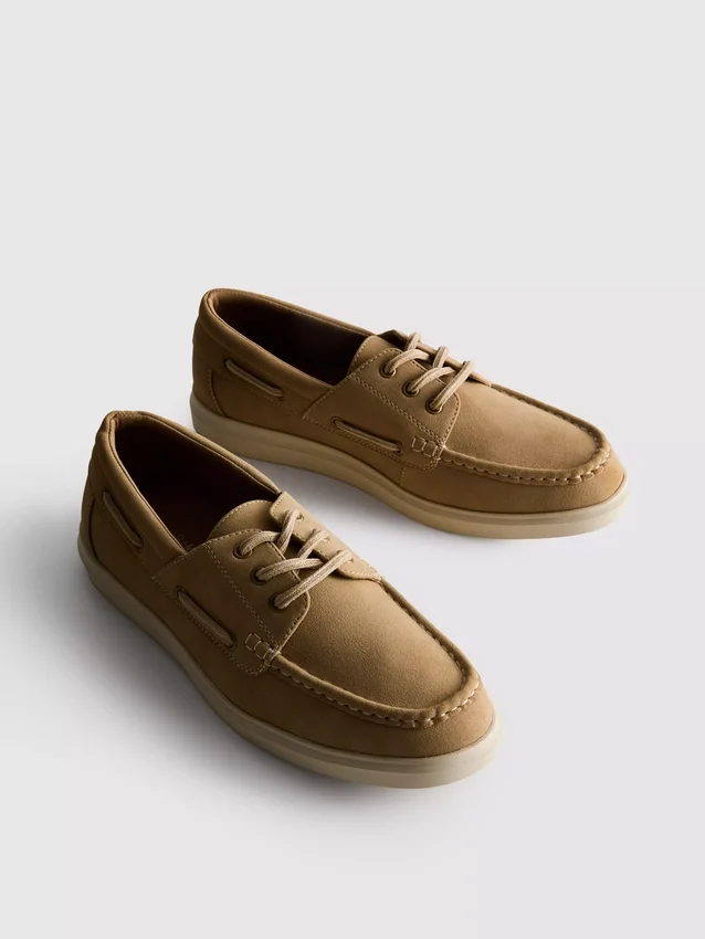 Lace-up boat shoes