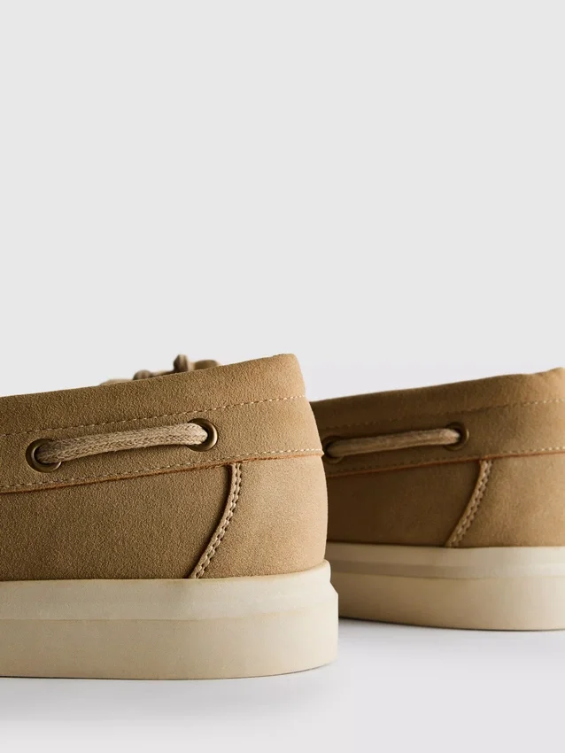 Lace-up boat shoes