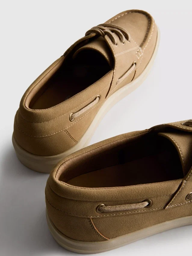 Lace-up boat shoes