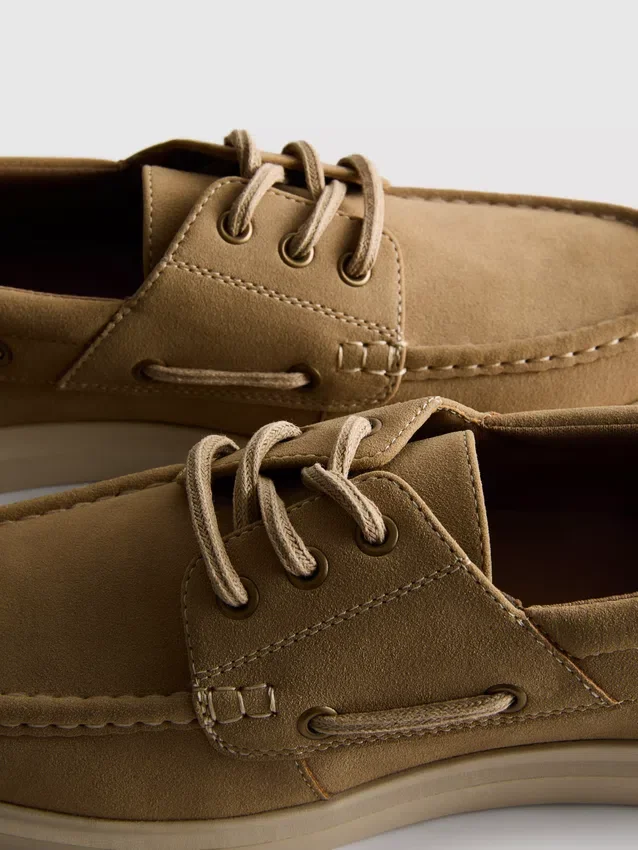 Lace-up boat shoes