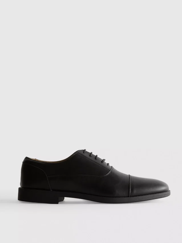 Lace-up oxford shoes