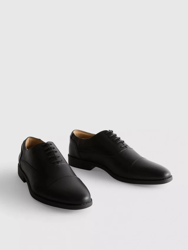 Lace-up oxford shoes