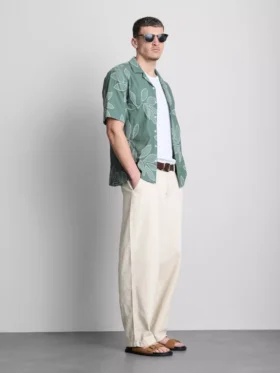 Leaf-embroidered short-sleeve button-down shirt