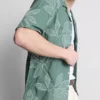 Leaf-embroidered short-sleeve button-down shirt