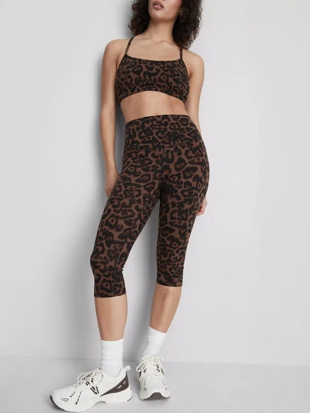 Leopard active capri leggings