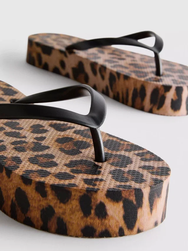 Leopard print flatform flip flops