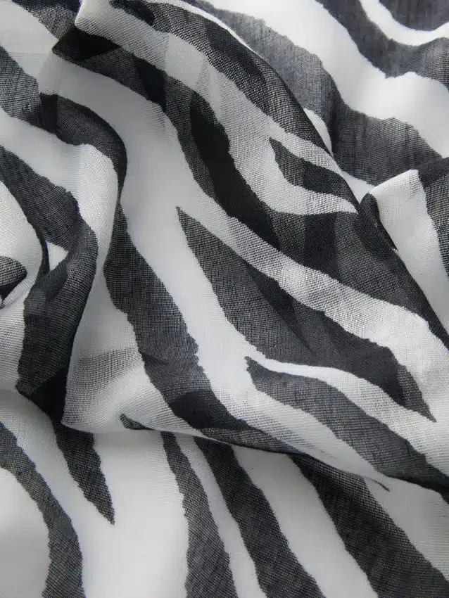 Lightweight printed scarf
