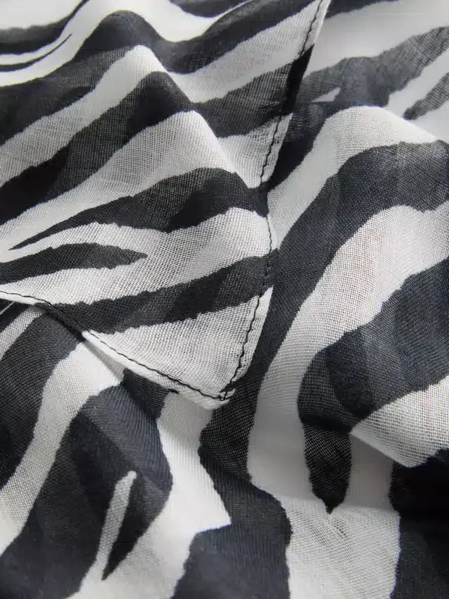 Lightweight printed scarf