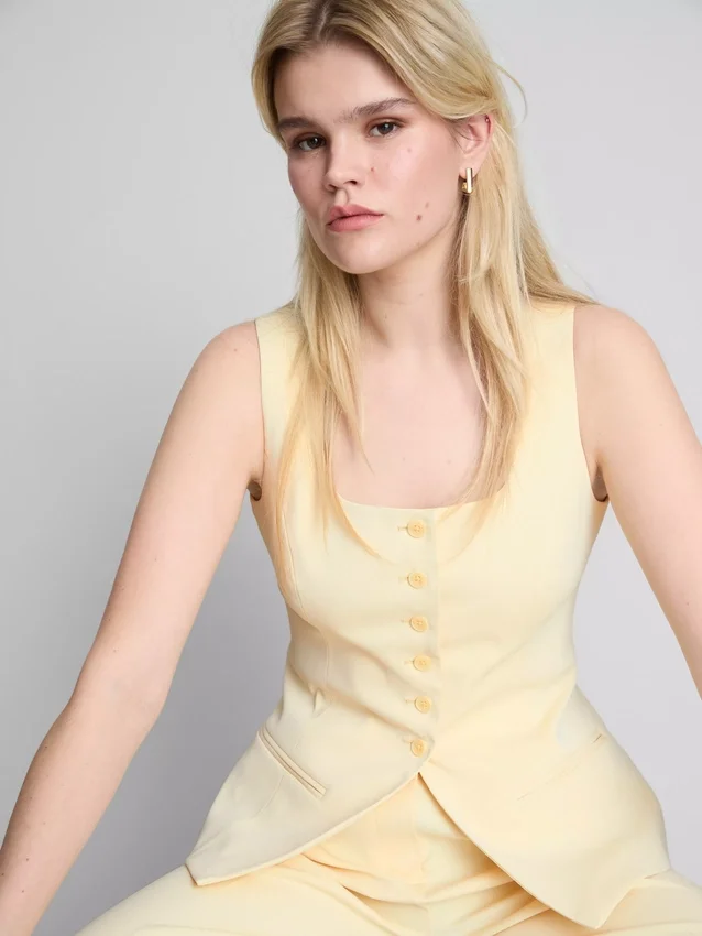 Lila scoop neck waistcoat