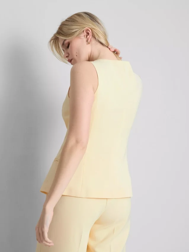 Lila scoop neck waistcoat