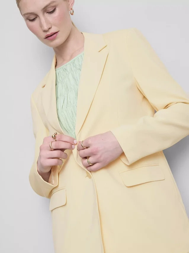 Lila single breasted blazer