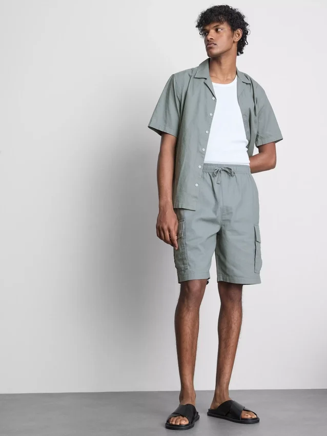 Linen-blend cargo shorts