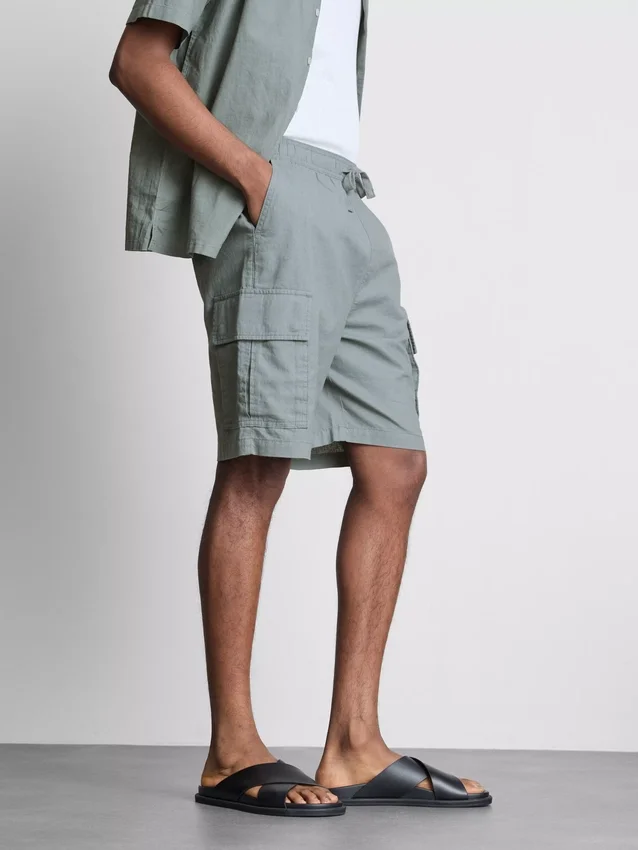 Linen-blend cargo shorts