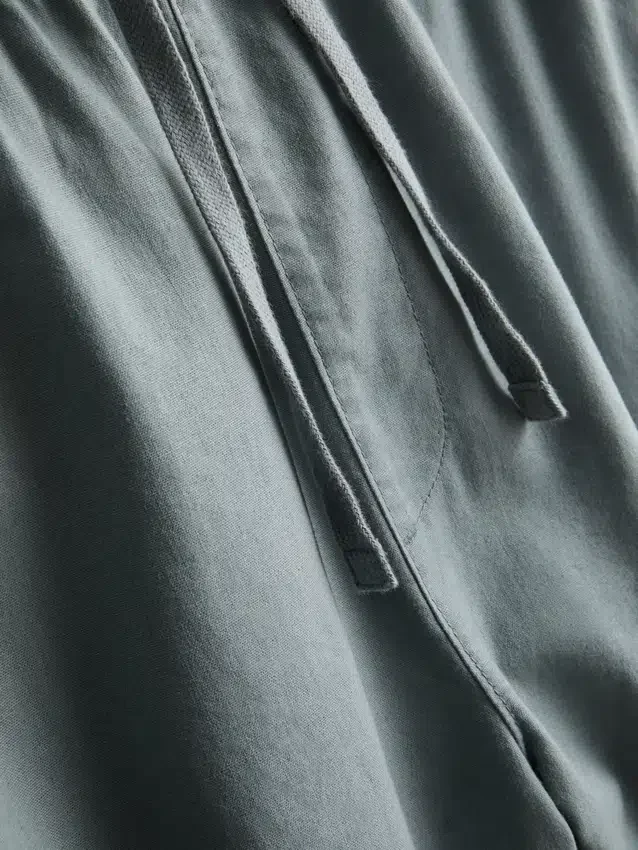 Linen-blend cargo shorts