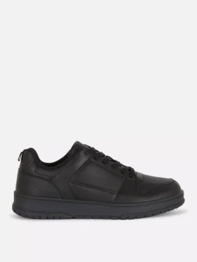 Low top sneakers