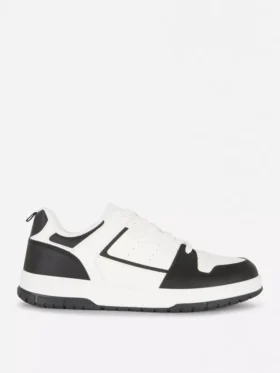 Low top sneakers