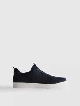 Low-top sneakers