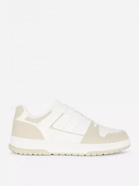 Low top sneakers